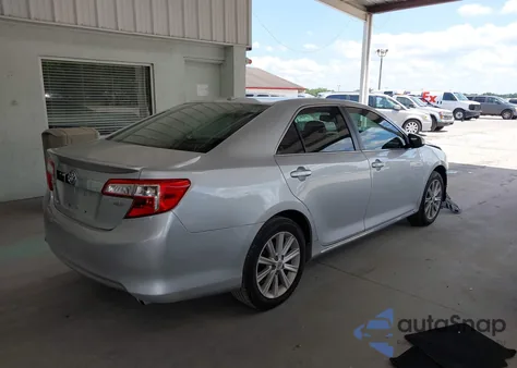 2013 Toyota Camry Xle z USA, uszkodzony, nr VIN 4T1BF1FKXDU723080